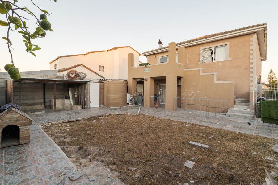 4 Bedroom Property for Sale in Devon Park Western Cape